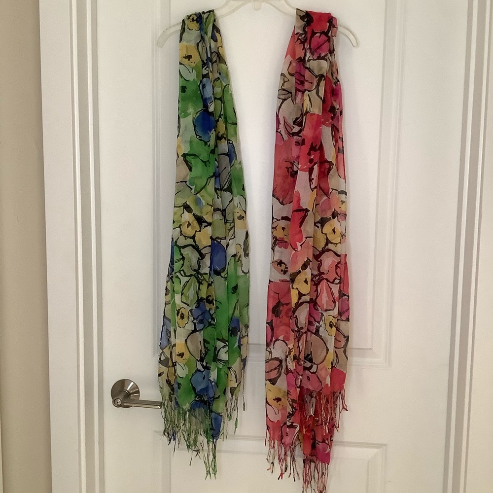 Set of 2 Flowered Scarves